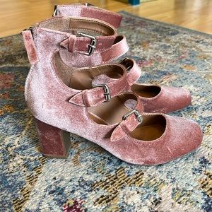 Like New Pink Velvet pumps